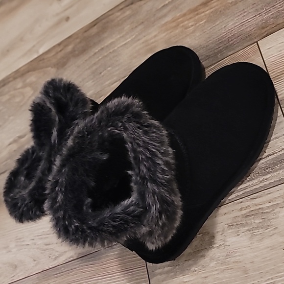 Adorable Faux Fur BearPaw Boots - Picture 3 of 4